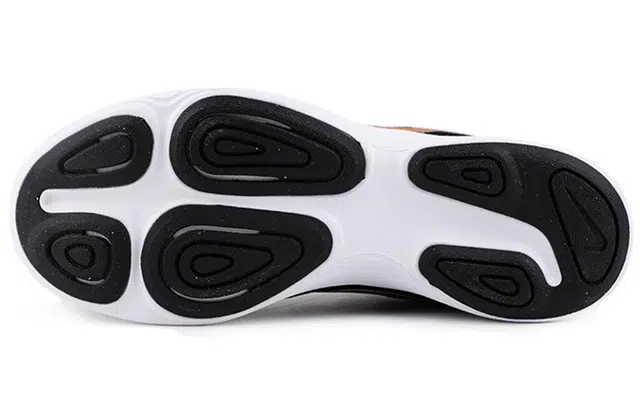 Nike REVOLUTION 4