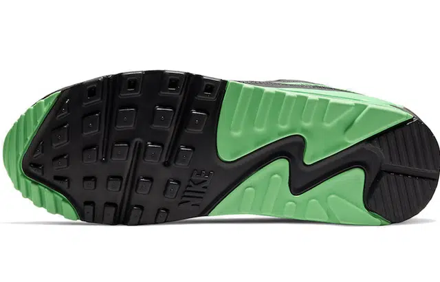 UNDEFEATED x Nike Air Max 90