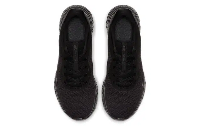 Nike REVOLUTION 5