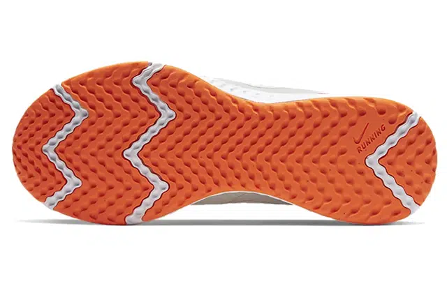Nike REVOLUTION 5
