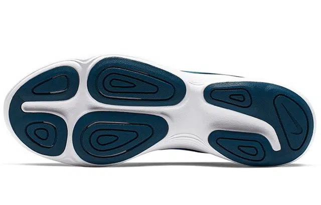 Nike REVOLUTION 4