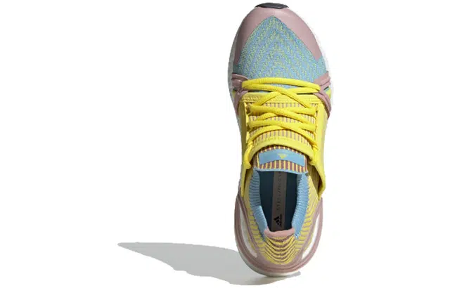 adidas Ultraboost 20 S.