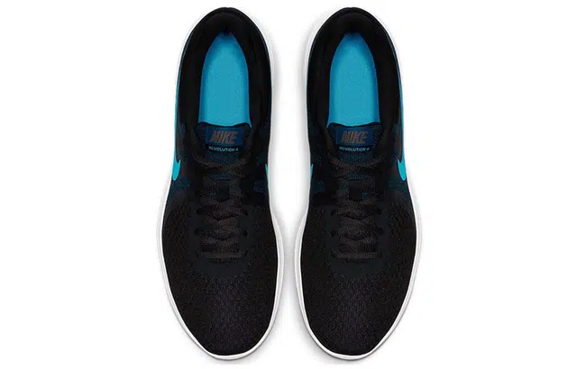 Nike REVOLUTION 4