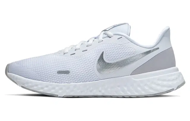 Nike REVOLUTION 5
