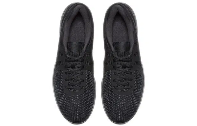 Nike REVOLUTION 4 4