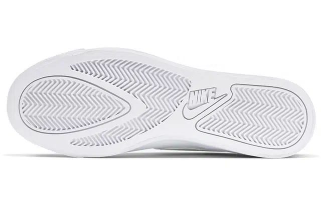 Nike Court Royale