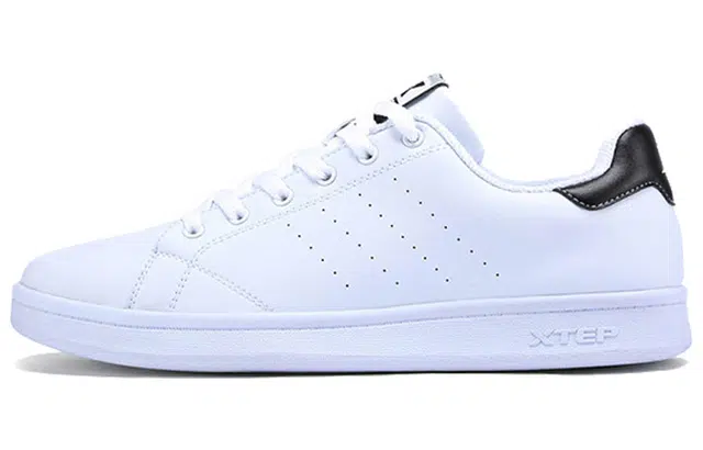 特步 耐磨透气 低帮 板鞋 女款 白黑