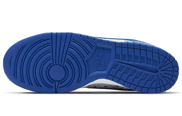Supreme x Nike Dunk SB Hyper Royal