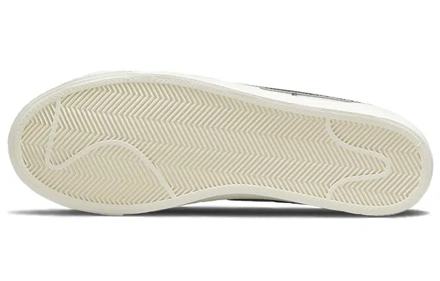 Nike Blazer Low 77 Off White