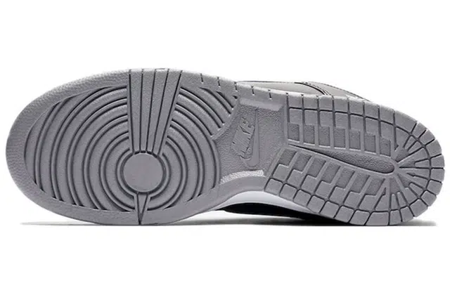 Supreme x Nike Dunk SB Metallic Silver
