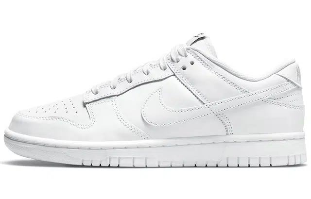 Nike Dunk Low triple white