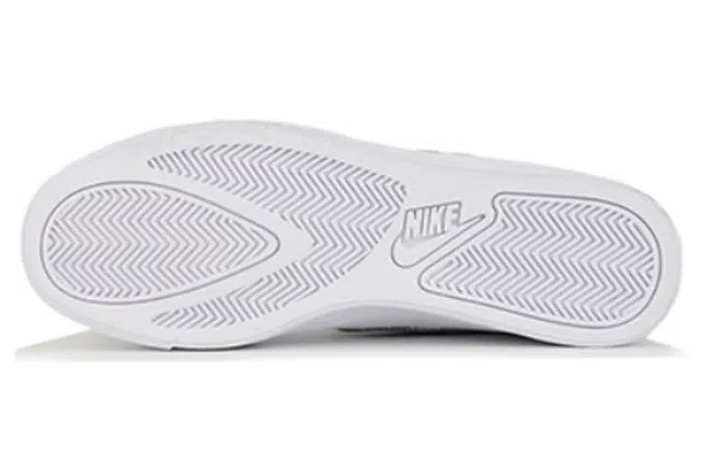 Nike Court Royale