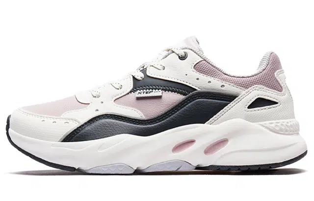 特步 时尚百搭 低帮运动老爹鞋 女款 粉红白