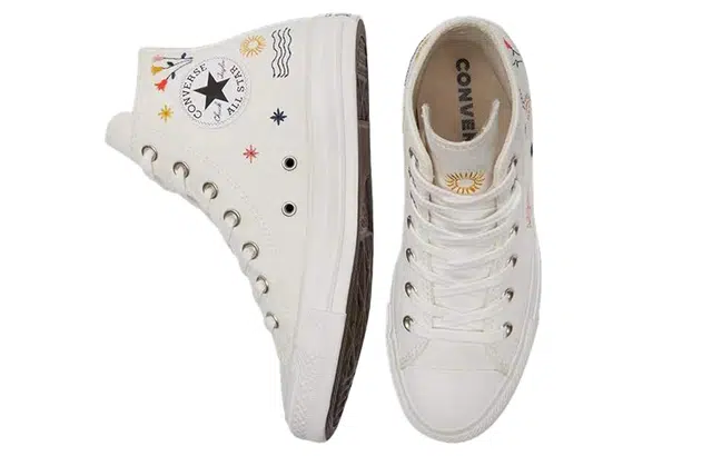 Converse Chuck Taylor All Star "it's okay to wander"