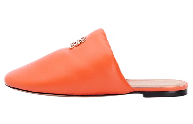 LOEWE Anagram