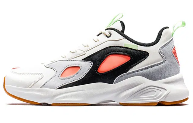 特步 潮流拼接革面老爹鞋 女款 白黑