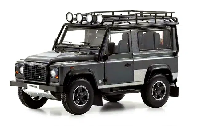 KYOSHO 118 LandRover Defender 90