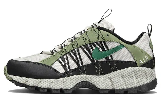 Nike Air Humara QS