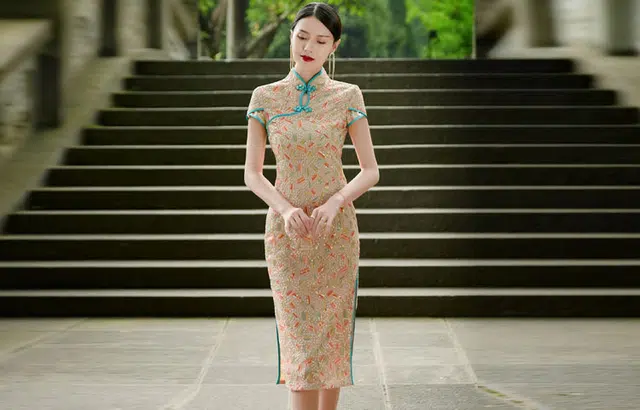 四美子 手工刺绣斜襟立领花瓣袖旗袍 琉璃之梦