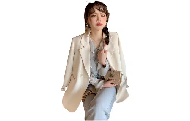 花栗鼠小姐 纯色翻领宽松休闲长袖西装 女款 奶霜白