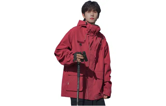 港仔文艺男 纯色休闲运动连帽软壳露营服机能大口袋夹克冲锋衣 男款