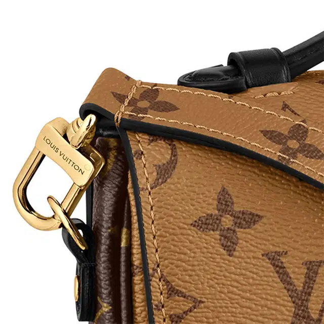 LOUIS VUITTON Pochette Metis