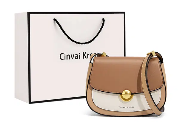 辛瓦伊·克洛斯 百搭简约通勤小众设计 牛皮 马鞍包斜挎单肩包 小号 女款 奶杏色/绿色