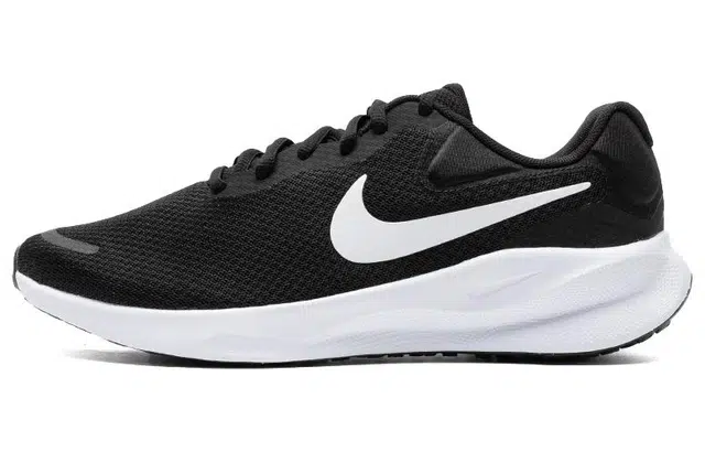 Nike REVOLUTION 7