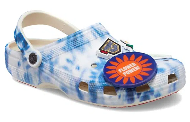 Levi's x Crocs Classic clog Stucco
