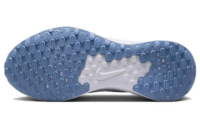 Nike REVOLUTION 7