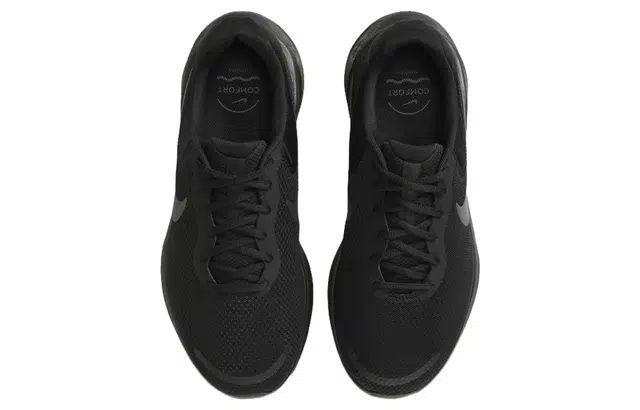 Nike REVOLUTION 7
