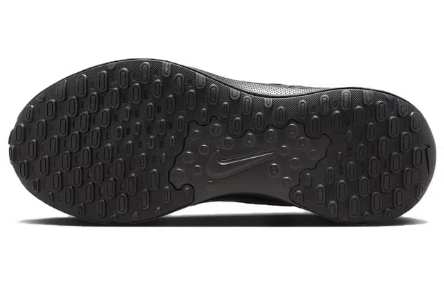 Nike REVOLUTION 7