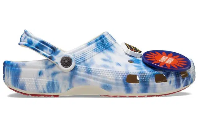 Levi's x Crocs Classic clog Stucco