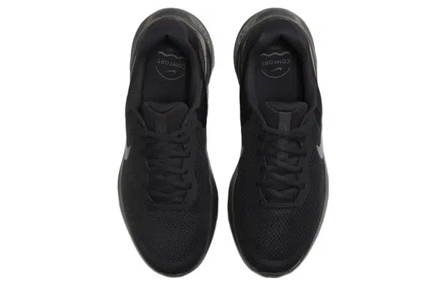 Nike REVOLUTION 7