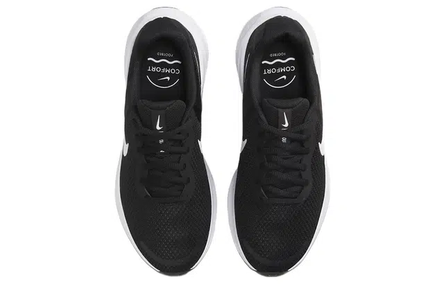 Nike REVOLUTION 7