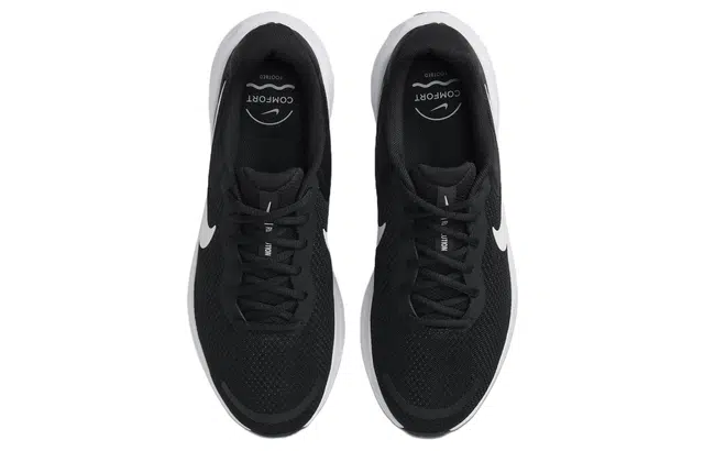 Nike REVOLUTION 7
