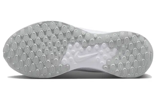 Nike REVOLUTION 7