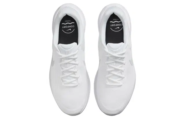 Nike REVOLUTION 7