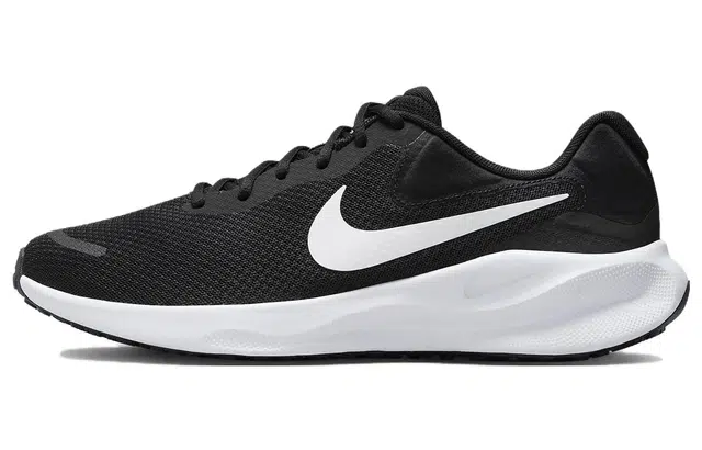 Nike REVOLUTION 7