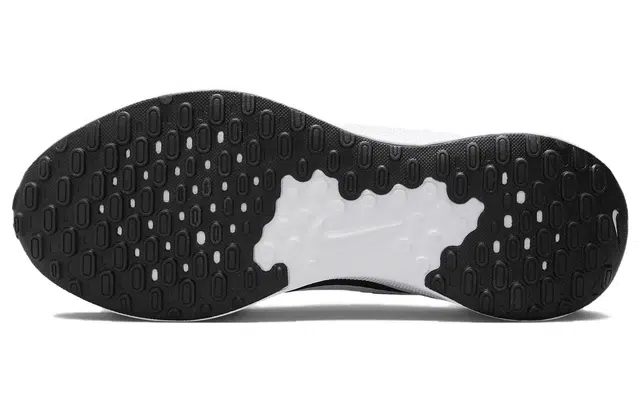 Nike REVOLUTION 7