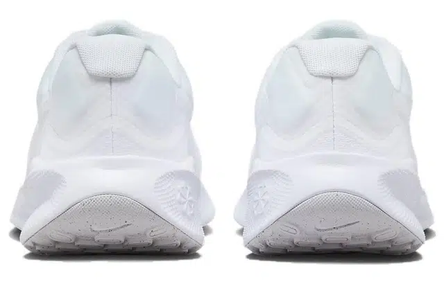 Nike REVOLUTION 7