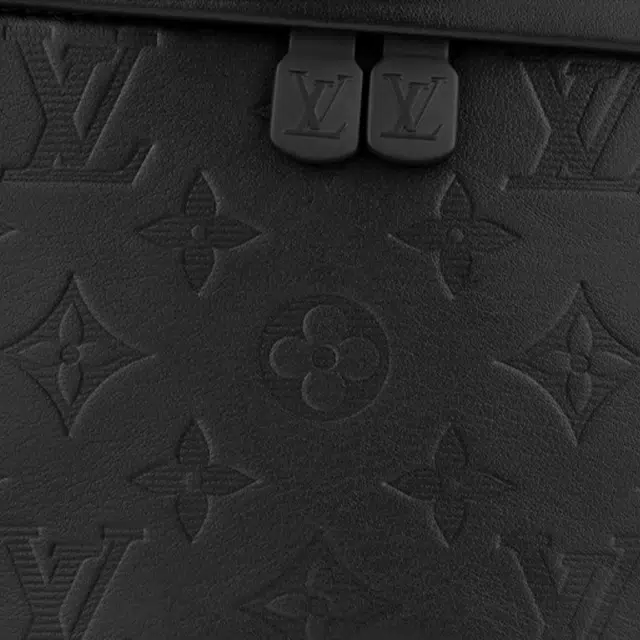 LOUIS VUITTON Discovery PM