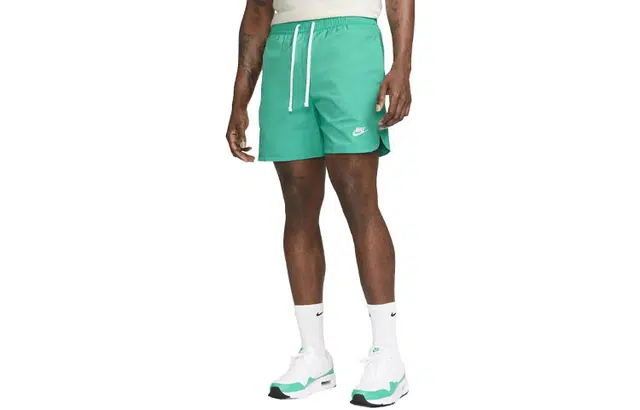 Nike Sportswear Sport Essentials Logo