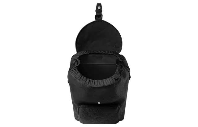 LOUIS VUITTON Montsouris Logo Taurillon