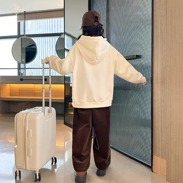 FW23