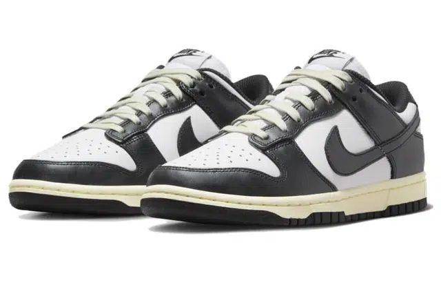 Nike Dunk Low Prm "Vintage Panda"