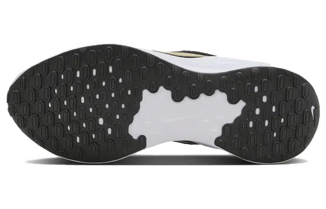 Nike REVOLUTION 7