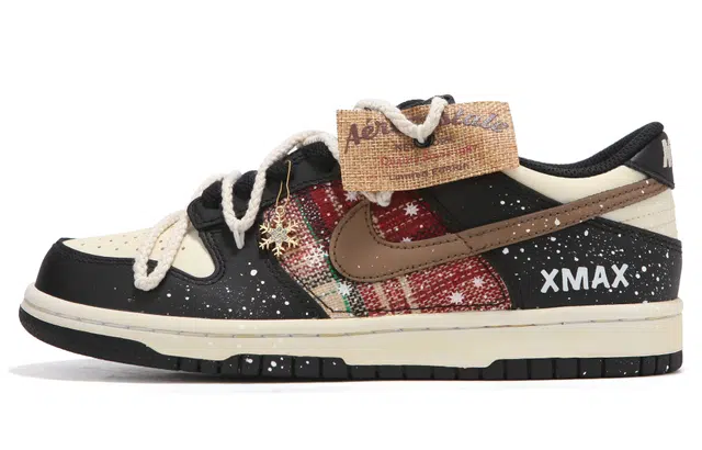 Nike Dunk Low "Panda"