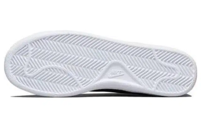 Nike Court Royale