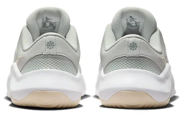 Nike Legend Essential 3